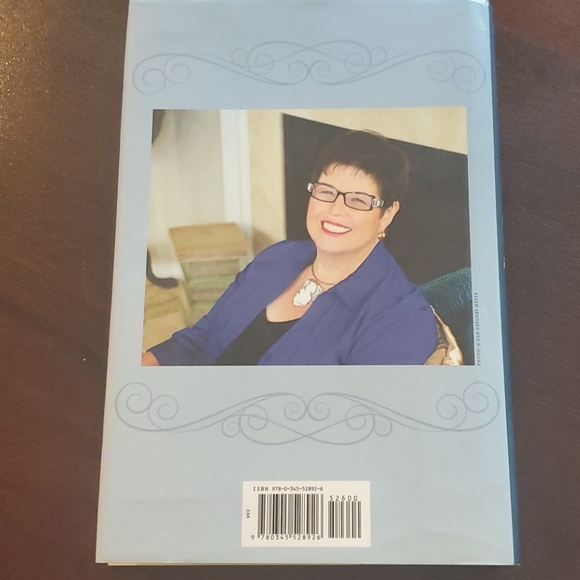 4 for $25!  The Inn at Rose Harbor Debbie Macomber - Picture 5 of 5